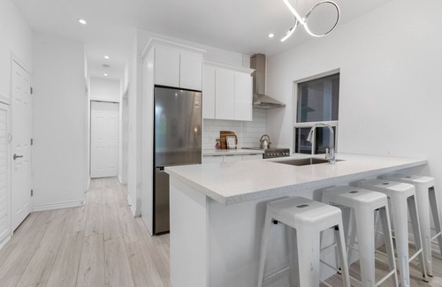 Riverside Apartamento | Cozy Renovated 2 Bed 2 Bath Min to Beach, Shops & Restaurants Pet Friendly!