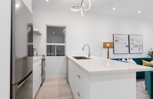 Riverside Apartamento | Cozy Renovated 2 Bed 2 Bath Min to Beach, Shops & Restaurants Pet Friendly!