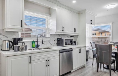 Durham Region Casa | Cozy Renovated 3 Bedroom Home with PS4!