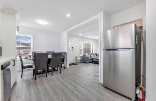 Durham Region Casa | Cozy Renovated 3 Bedroom Home with PS4!