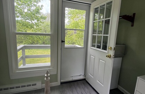 Boothbay Cabina | Cozy Renovated Cabin in Central Boothbay– Peaceful, Private, Close to Everything