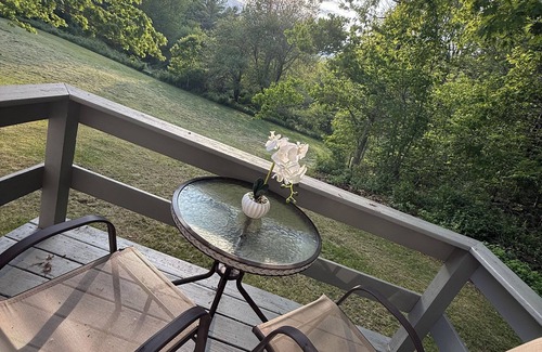 Boothbay Cabina | Cozy Renovated Cabin in Central Boothbay– Peaceful, Private, Close to Everything