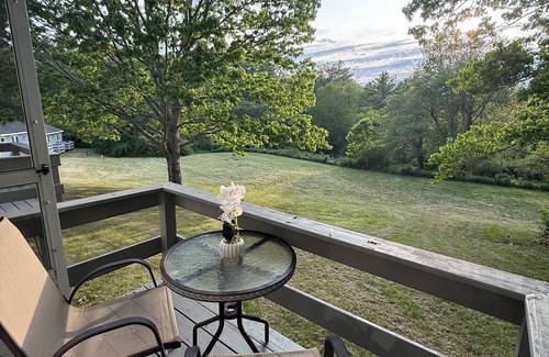Boothbay Cabina | Cozy Renovated Cabin in Central Boothbay– Peaceful, Private, Close to Everything