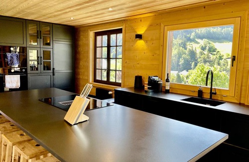 Flumet Chalet De Esquí | Chalet acogedor renovado, 4 habitaciones, terraza, wifi, parking, cerca de pueblo y ski-bus