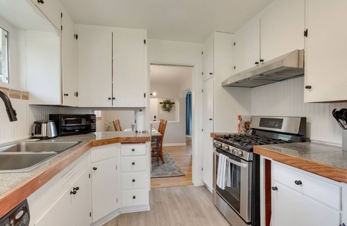 Northeast Park Hill Casa | Cozy, renovated Home w/ new Hot Tub! Just 15 minutes from downtown.