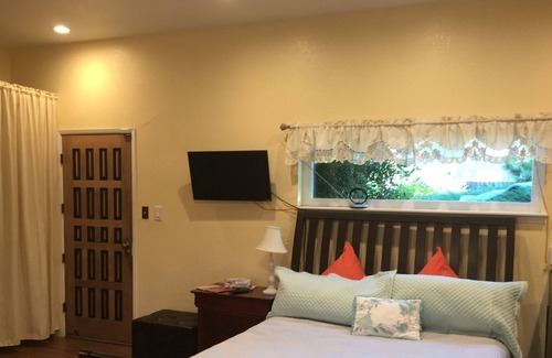Carmichael Apartamento | Acogedor estudio renovado con un bonito patio trasero