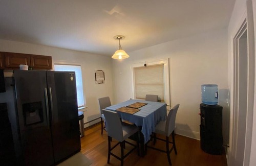Poughkeepsie Casa | Cozy ResidentialHome 5mins from stores and Hospital.