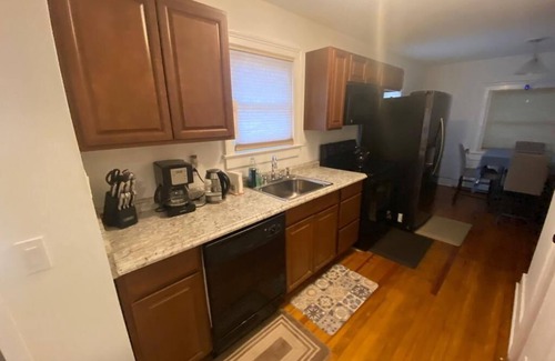 Poughkeepsie Casa | Cozy ResidentialHome 5mins from stores and Hospital.