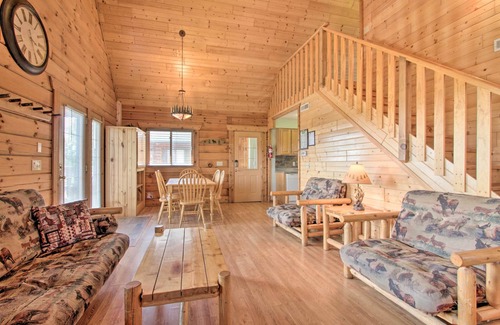 Warrens Cabina | Cozy Resort Cabin in the Heart of Warrens!