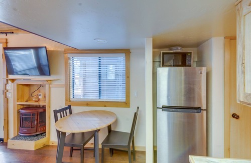 Lake Almanor Peninsula Cabina | Cozy & Restful Cabin, Steps to Lake Almanor