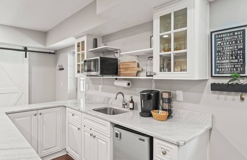 Candler-McAfee Apartamento | Cozy Retreat - 1-bedroom apartment just 11 minutes from Emory University!