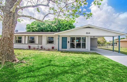 Interchange Square Casa | Cozy Retreat 13 min to Beach