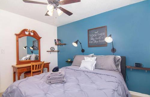 Interchange Square Casa | Cozy Retreat 13 min to Beach