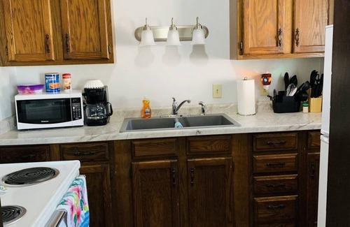 Shawano Complejo | Cozy retreat across the street from Shawano lake.