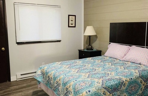 Shawano Complejo | Cozy retreat across the street from Shawano lake.