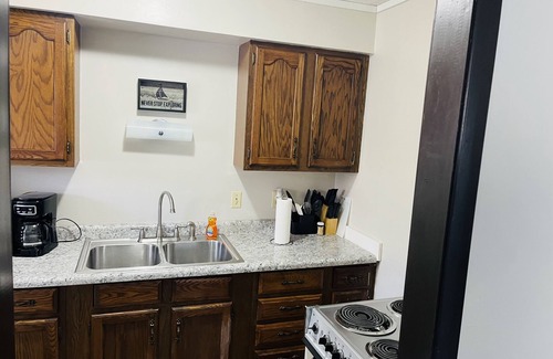 Shawano Complejo | Cozy retreat across the street from Shawano Lake.