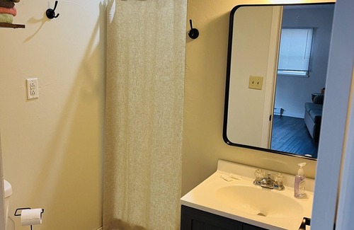 Shawano Complejo | Cozy retreat across the street from Shawano Lake.