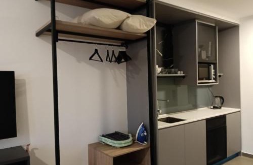 Sungai Penchala Apartamento | Cozy Retreat at Avril Studio