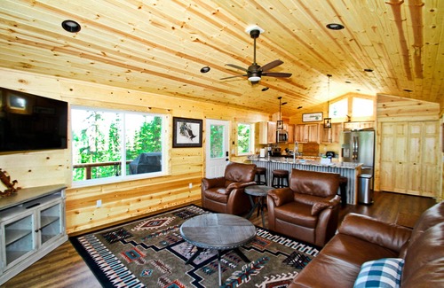 Soldotna Cabina | Cozy Retreat at CAM'S Kenai Riverfront Lodges