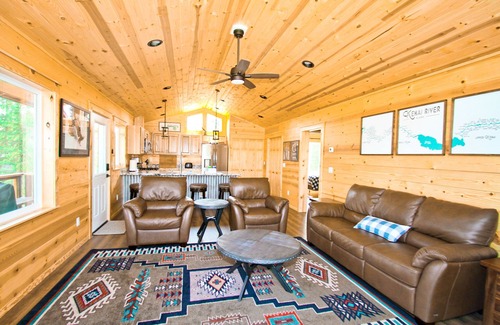 Soldotna Cabina | Cozy Retreat at CAM'S Kenai Riverfront Lodges