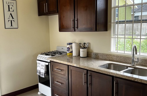 Old Harbour Casa | Cozy retreat in a Gated community Stylishly modern, 24 hour security