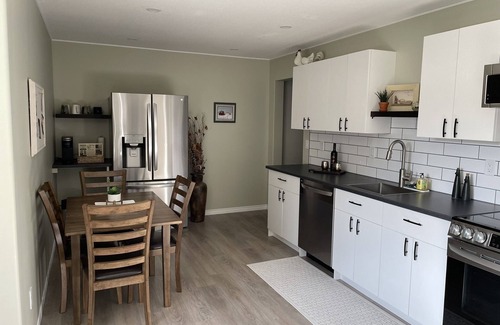 Kamloops Casa | Cozy retreat in Aberdeen Hills. Close to all amenities. Small dogs welcome.