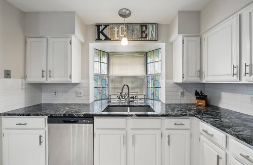 Flower Mound Casa | Cozy Retreat in Flower Mound with game room and pool near Legoland/SeaLife