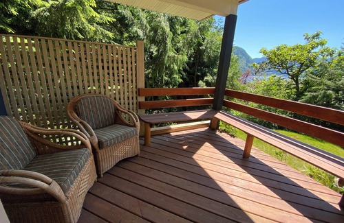 Harrison Hot Springs Casa | Cozy Retreat in Harrison Hot Springs with Breathtaking Lake Views