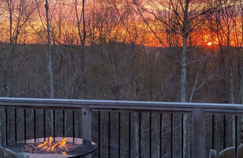 Old Timberline Cabina | Cozy retreat in Old Timberline close to great hiking and skiing. Pet Friendly!