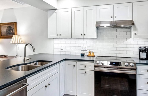 West Hartford Condominio | Cozy Retreat in Quechee Woods - Sugar Hill 2D