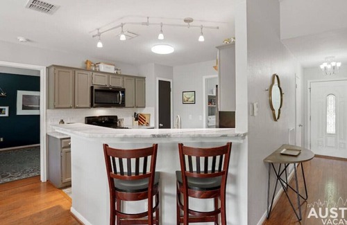 McKinney Casa | Cozy Retreat | King Bed, Huge Yard, Outdoor Dining