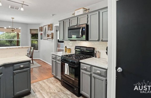 McKinney Casa | Cozy Retreat | King Bed, Huge Yard, Outdoor Dining