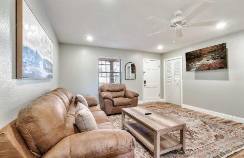 Sevierville Casa | Cozy Retreat Near Downtown with Hot Tub