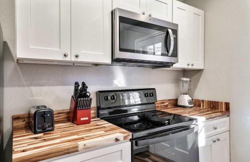Sevierville Casa | Cozy Retreat Near Downtown with Hot Tub