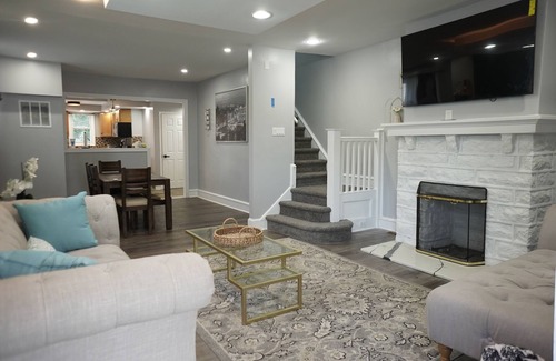 Yeadon Casa | 3br Cozy 15 mins from downtown Philly,deck,grille,quaint,good neighborhood