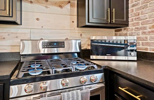 Broken Bow Cabina | Cozy Retreat | Private Heated Pool | Pet-Friendly