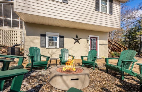 Massanutten Casa | Cozy Retreat - Sauna Hot Tub & Game Room in VA
