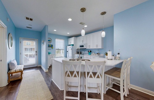 Morgantown Casa | Cozy Retreat Steps from Pool - Central AC, Washer/Dryer & WiFi