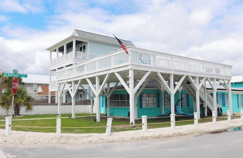 Bel Air Casa | Cozy Retreat , steps to the beach, heated pool , gulf views & huge party Deck
