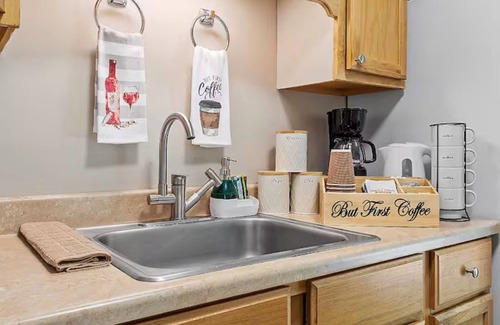 Laconia Casa | Cozy Retreat – Walk to the Lake!