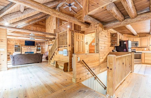 Dahlonega Casa | Cozy Retreat with a Hot Tub!