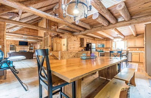 Dahlonega Casa | Cozy Retreat with a Hot Tub!