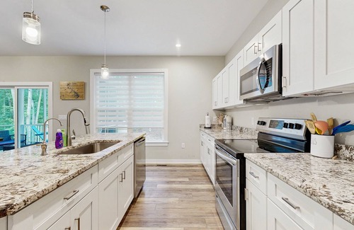 Lakeside Woods Casa | Cozy retreat with forest views, peaceful vibes & modern comfort
