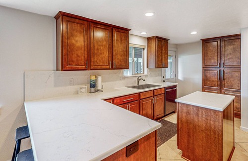Southeast Bend Casa | Cozy retreat with hot tub, high speed WiFi, dog-friendly