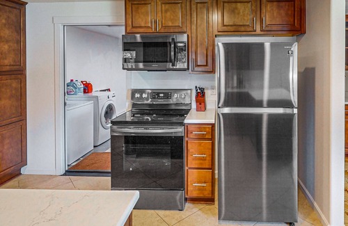 Southeast Bend Casa | Cozy retreat with hot tub, high speed WiFi, dog-friendly