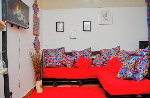 Ukunda Apartamento | Cozy Retreat with Unique Decor Close to Center, Beach, and Restaurants