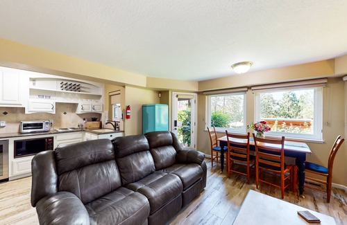 Grass Valley Casa | Cozy retreat with pool, hot tub, basketball court, wood fireplace, & gas grill