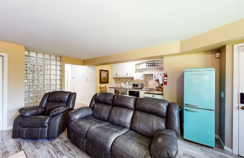 Grass Valley Casa | Cozy retreat with pool, hot tub, basketball court, wood fireplace, & gas grill