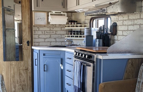 Foothills Casa | Cozy Retro Camper - Enjoy the Cool Arizona Weather