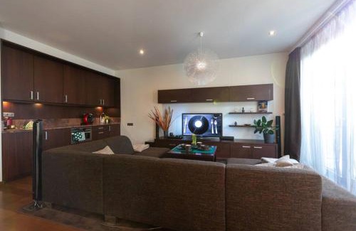 Agenskalns Apartamento | Cozy river-side apartment right in Riga